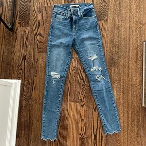 Levi’s high rise super skinny size 25